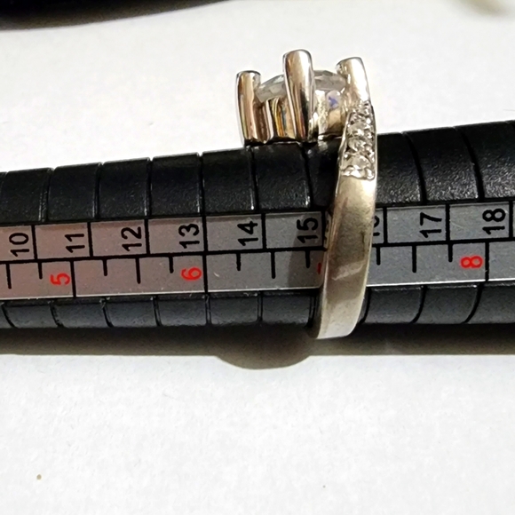 925 Sterling Silver Diamond Ring - Picture 13 of 13